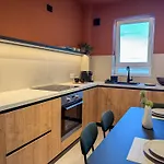 Cityscape Earth Tones Apartman